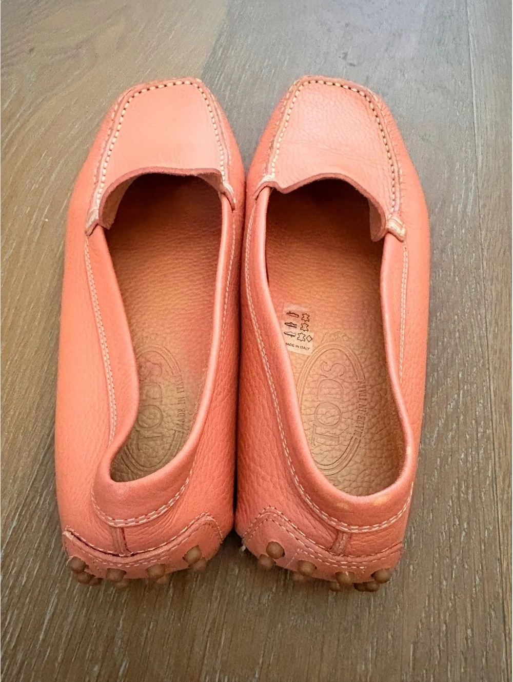Tod's Coral Leather Driving Loafers Classic Quiet Luxury Size 7.5